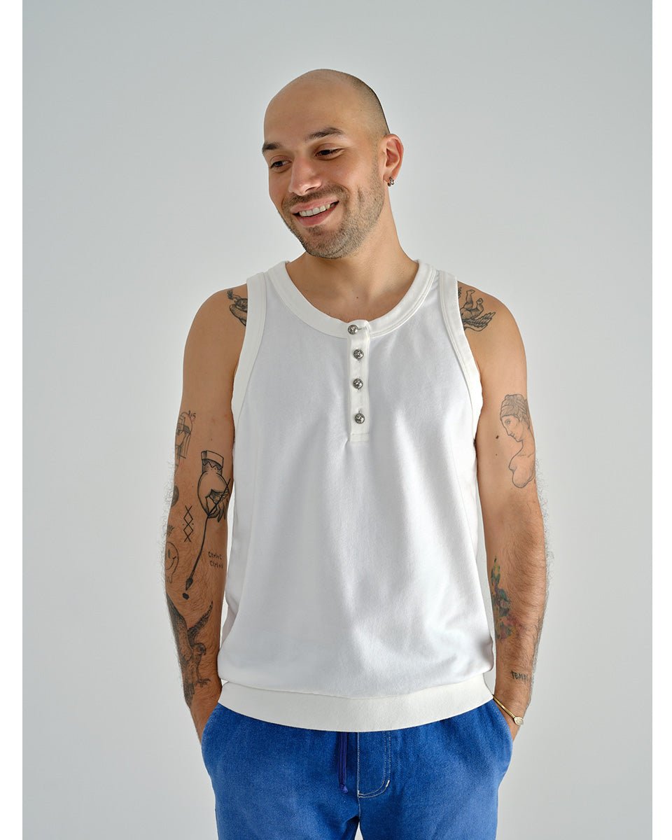 SWEAT SANS MANCHE AVEC BOUTONS