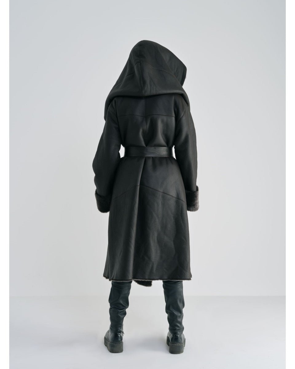 MANTEAU EN PEAU
