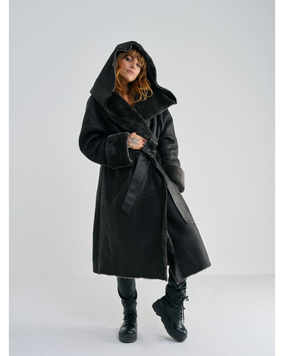 MANTEAU EN PEAU