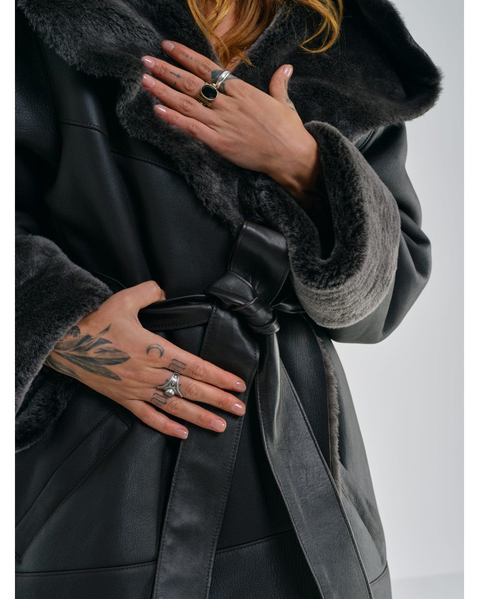 MANTEAU EN PEAU