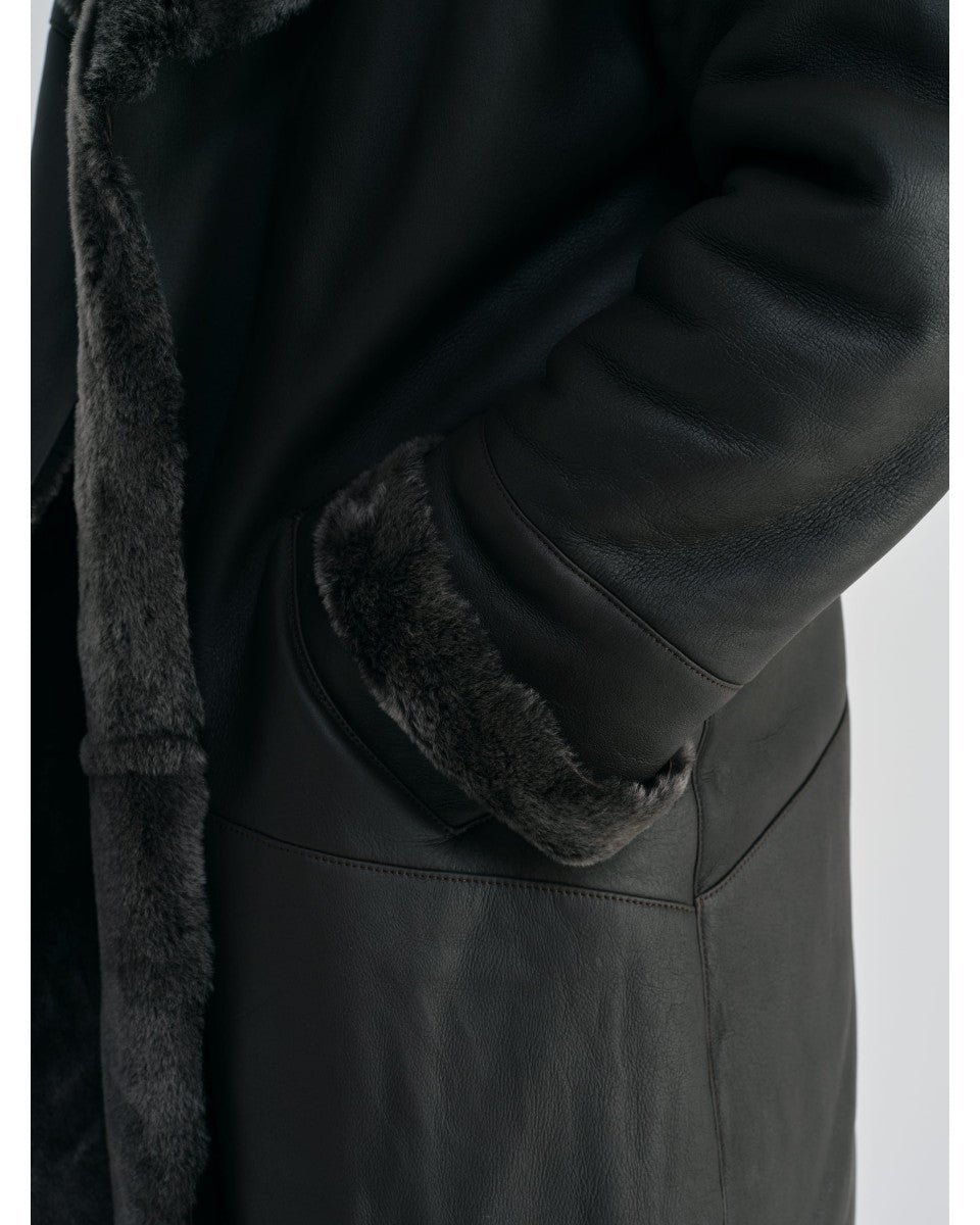 MANTEAU EN PEAU